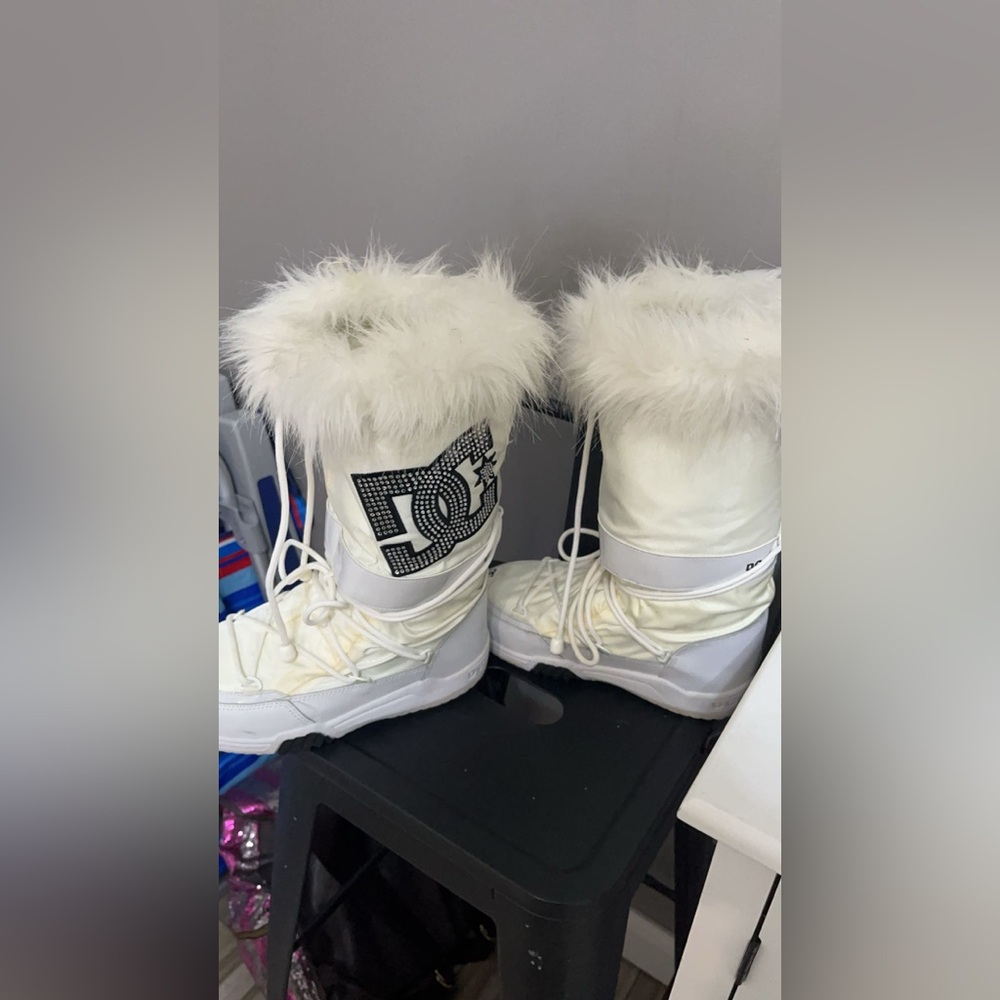 White DC Chalet Furry Boots - Picture 3 of 7
